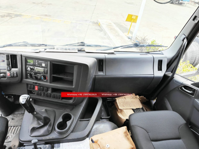 10Wheels ISUZU GIGA Truck Mounted With 12 Tons Crane XCMG SQS300