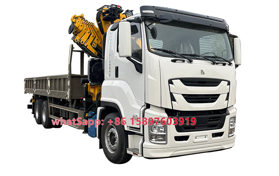 10 Wheels ISUZU GIGA Truck With Crane XCMG SQZ330 16Tons Folded Boom Crane