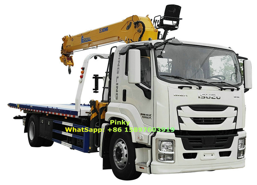 ISUZU FTR GIGA 4X Flatbed Wrecker Truck 7meter Mounted With XCMG 8 Tons Crane