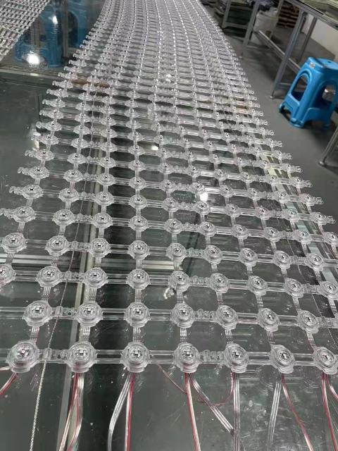 Pantalla LED de rejilla para exteriores