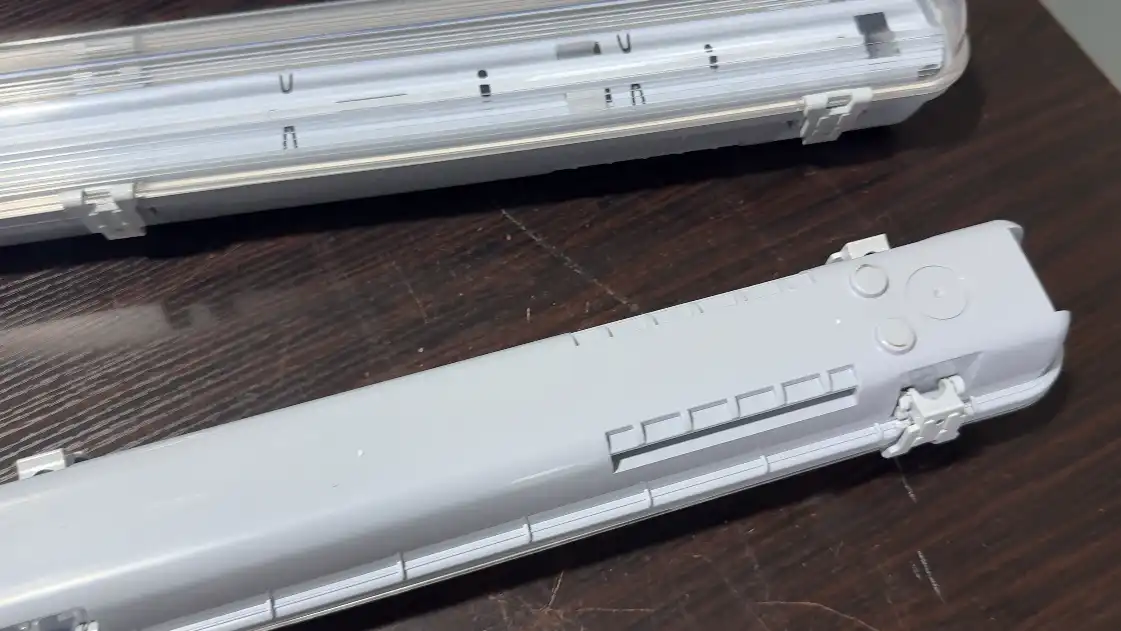 Detailed view of the clips and housing on the IP65 LED Water-proof Light
