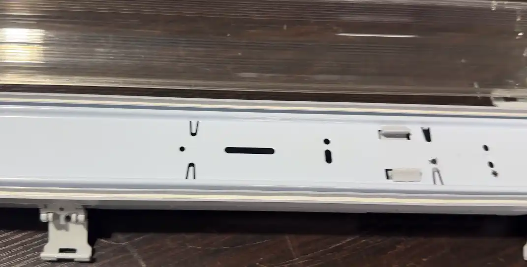 Internal driver and wiring configuration of the LED Tri-Proof Light