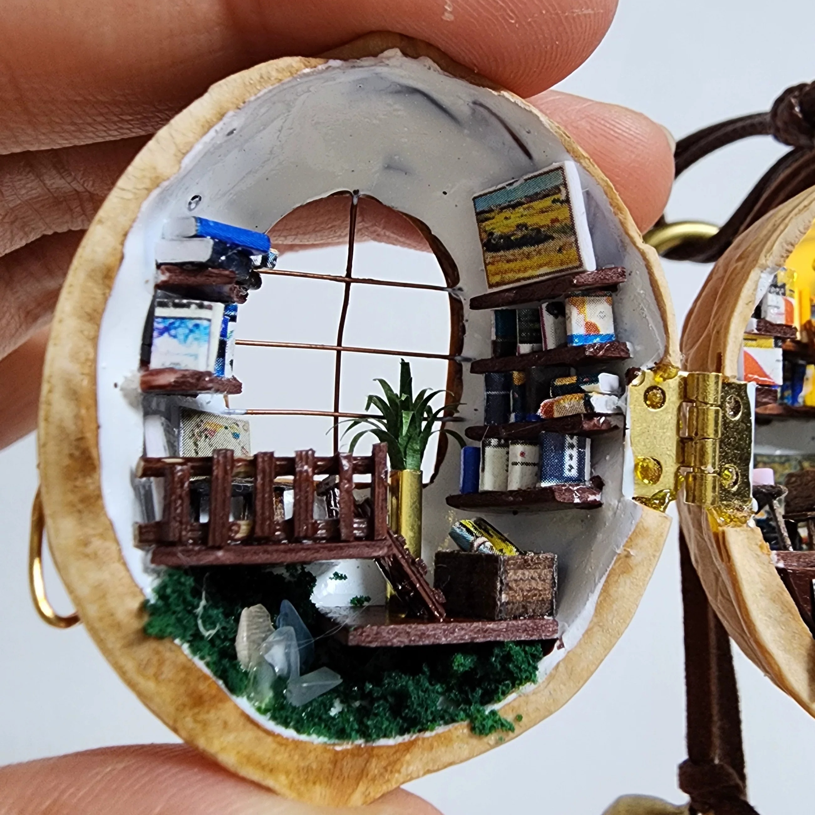 Bookcase-shaped Keyring Craft Item