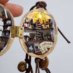 Bookcase-shaped Keyring Craft Item
