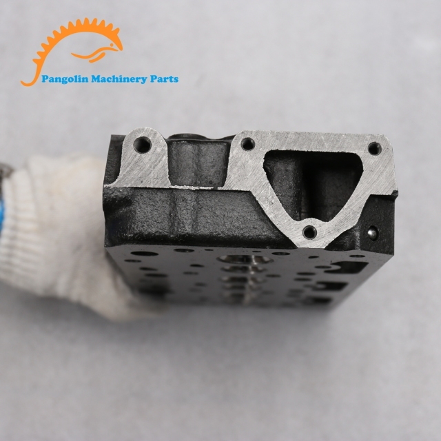 Tractors Engine Part 16689-03049  D722 Cylinder Head for Kubota,Pangolin Parts