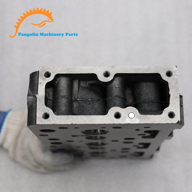 Excavator Parts D1102 Engine Cylinder Head for Kubota,Pangolin Parts