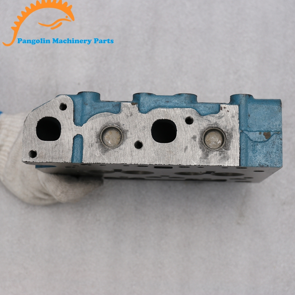 Engine Part 15231-03200 B6000 Cylinder Head for Kubota Tractors,Pangolin Parts
