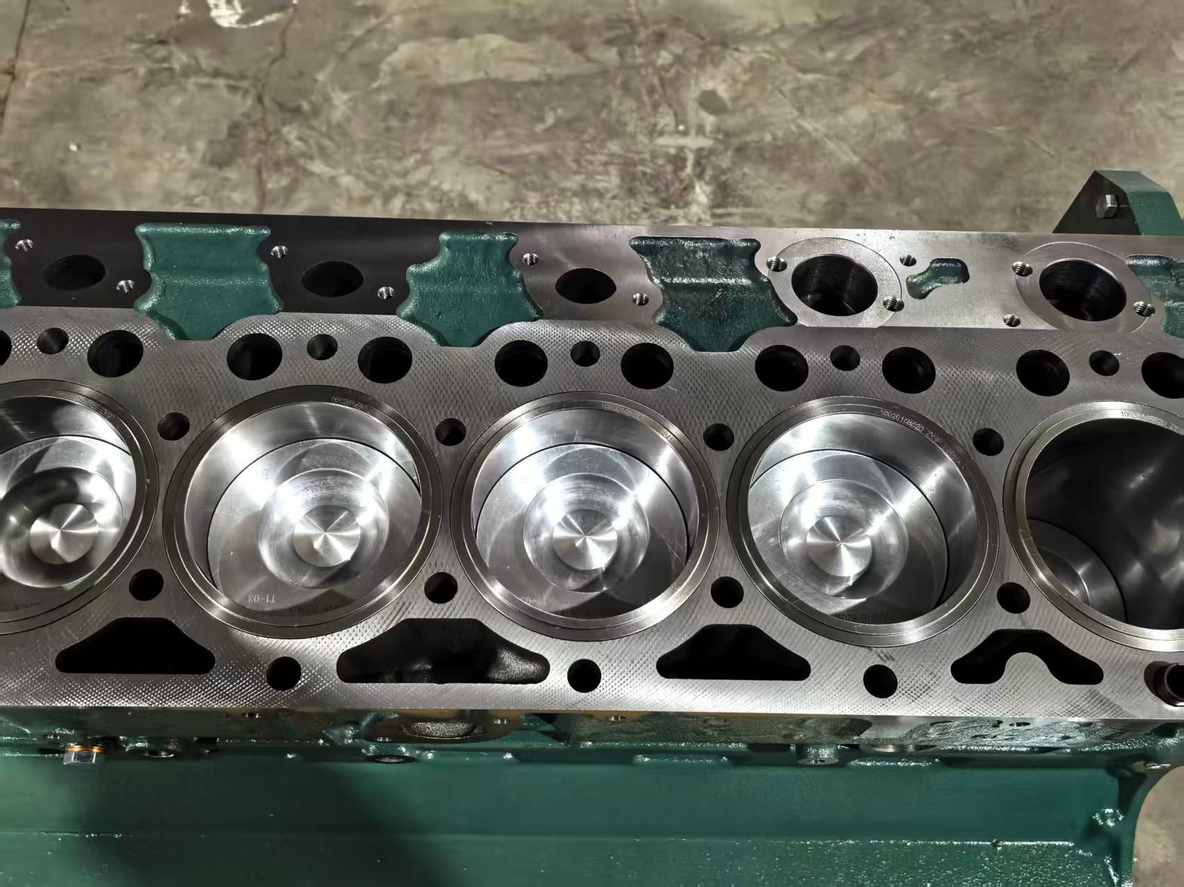 CSJHPSS Excavator Engine Accessories New D6E D7E Diesel Engine Assembly for Volvo,Pangolin Parts