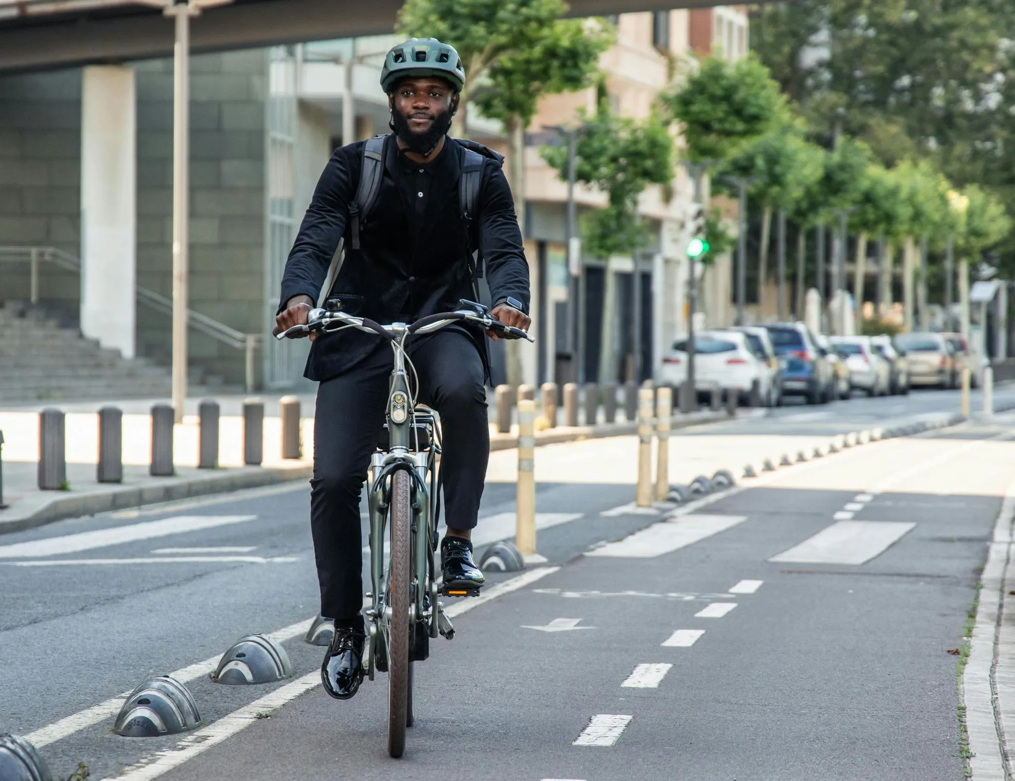 Bicycle commuter in the city