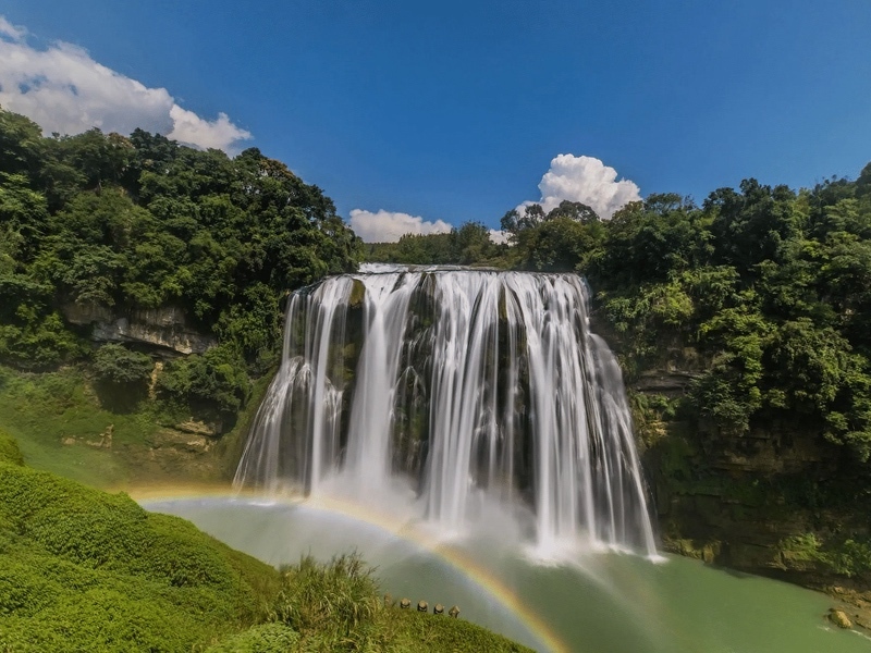 Attractive Guizhou 5 days 4 nights low-cost in-depth tour / Thousand Huts Miao Village / Huangguoshu Waterfall