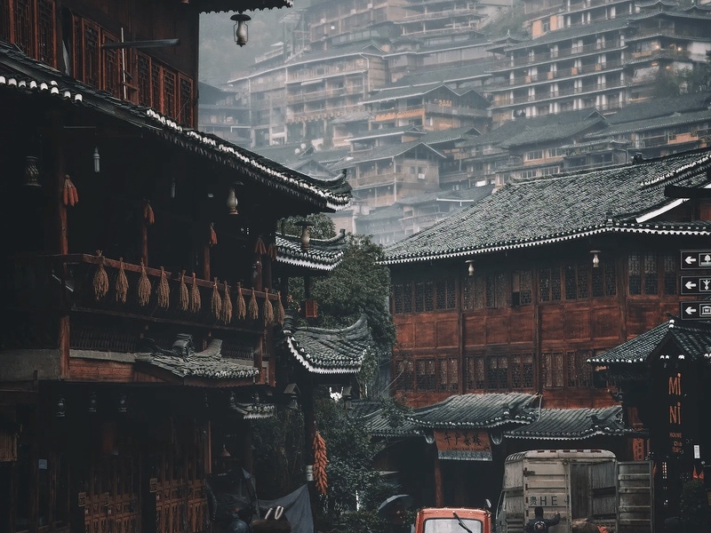Attractive Guizhou 5 days 4 nights low-cost in-depth tour / Thousand Huts Miao Village / Huangguoshu Waterfall