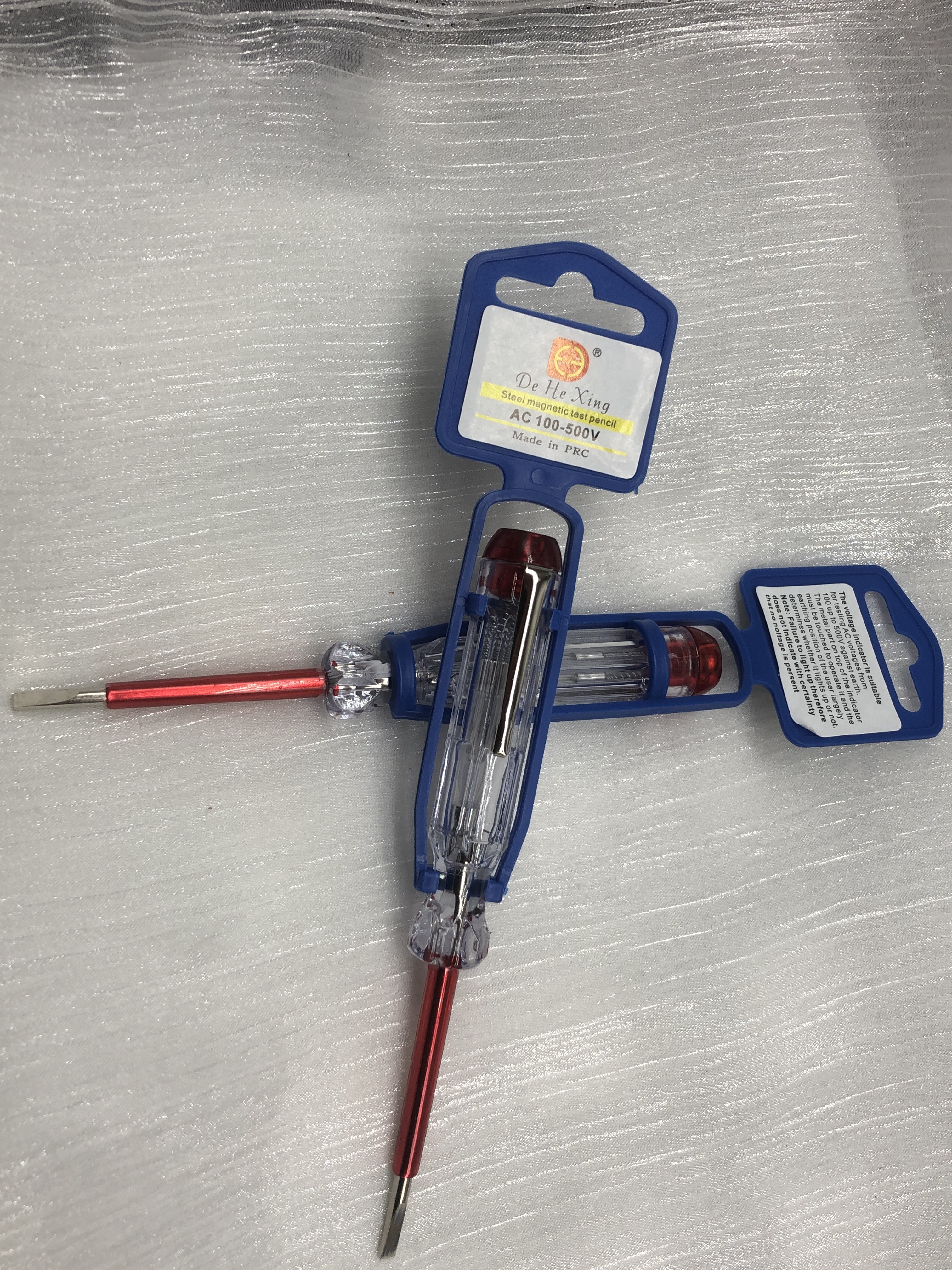 Clip-On Voltage Tester Pen – Non-Contact Detection with LED