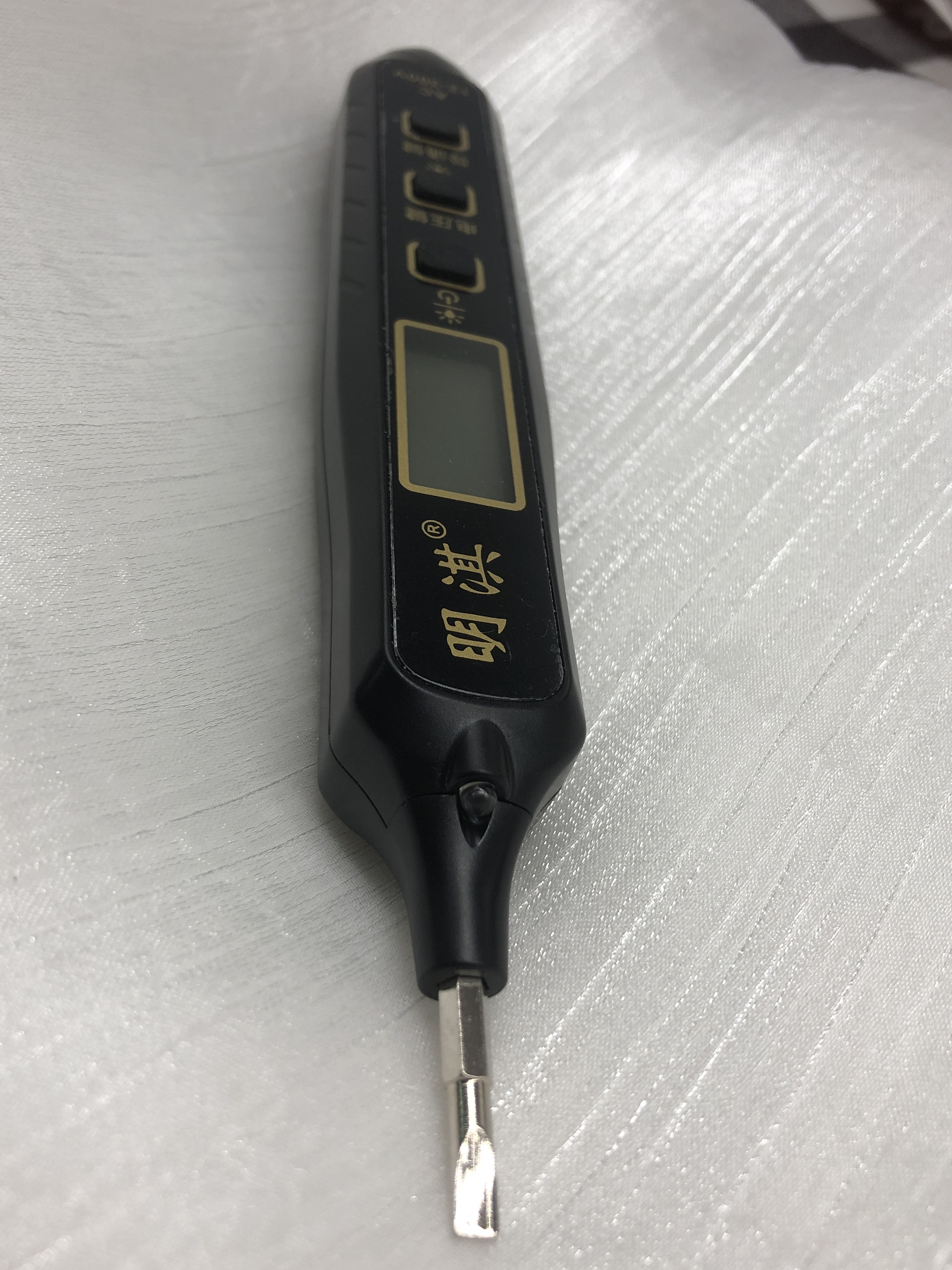Smart Digital Non-Contact Voltage Tester with Integrated Flashlight