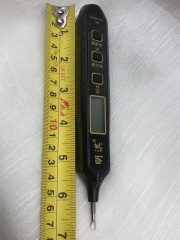 Smart Digital Non-Contact Voltage Tester with Integrated Flashlight