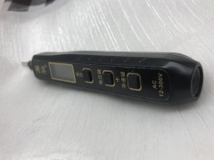 Smart Digital Non-Contact Voltage Tester with Integrated Flashlight