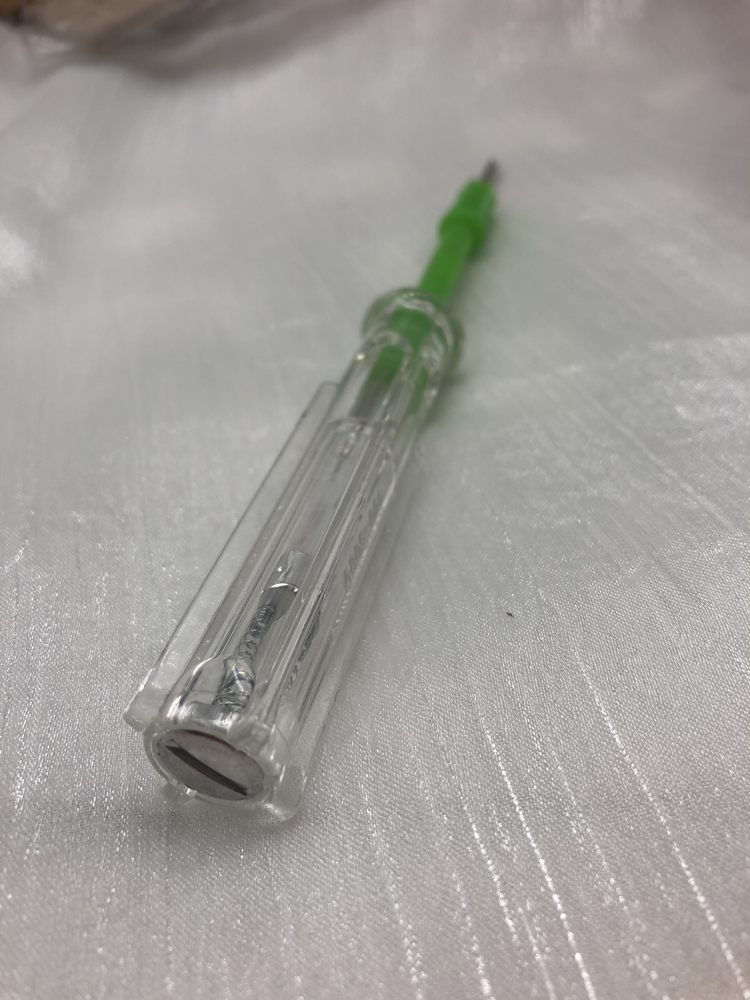 Voltage test pen detects live wires and glows