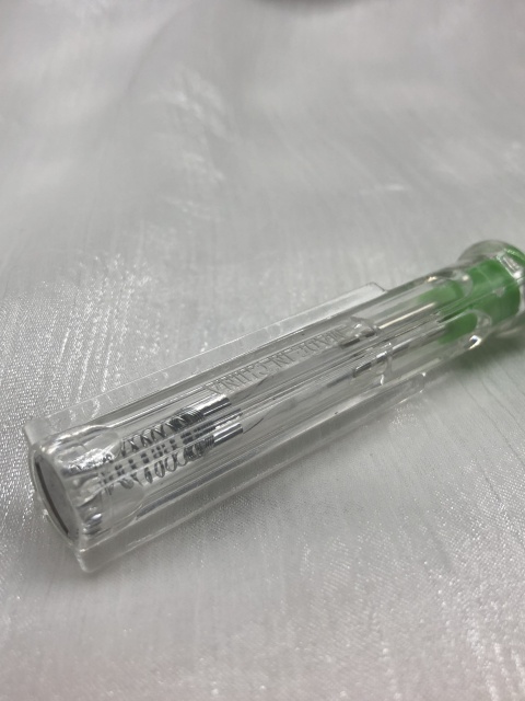 Voltage test pen detects live wires and glows