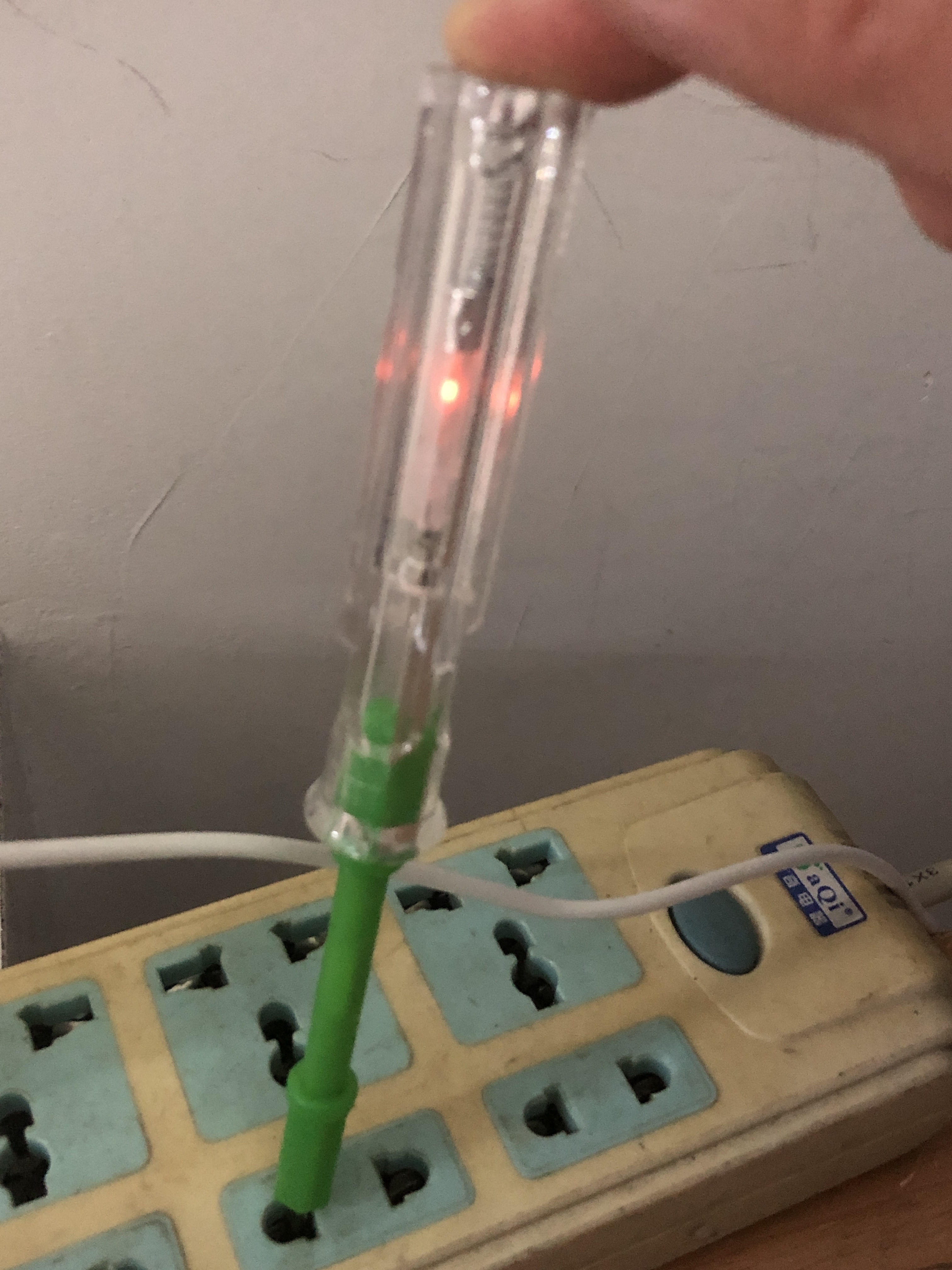 Voltage test pen detects live wires and glows