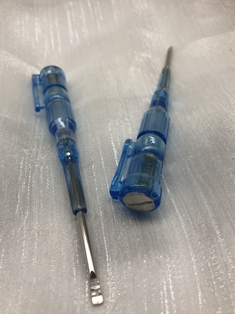 Basic Blue Voltage Tester – Cheap and Effective