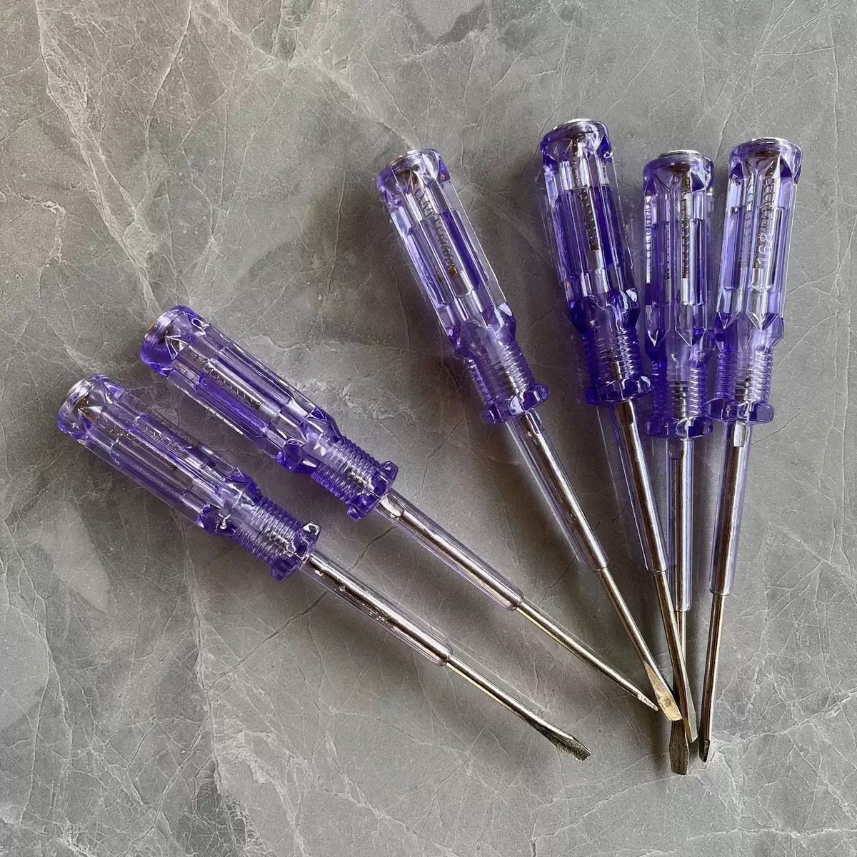 Smart LED Voltage Tester with Touch Detection