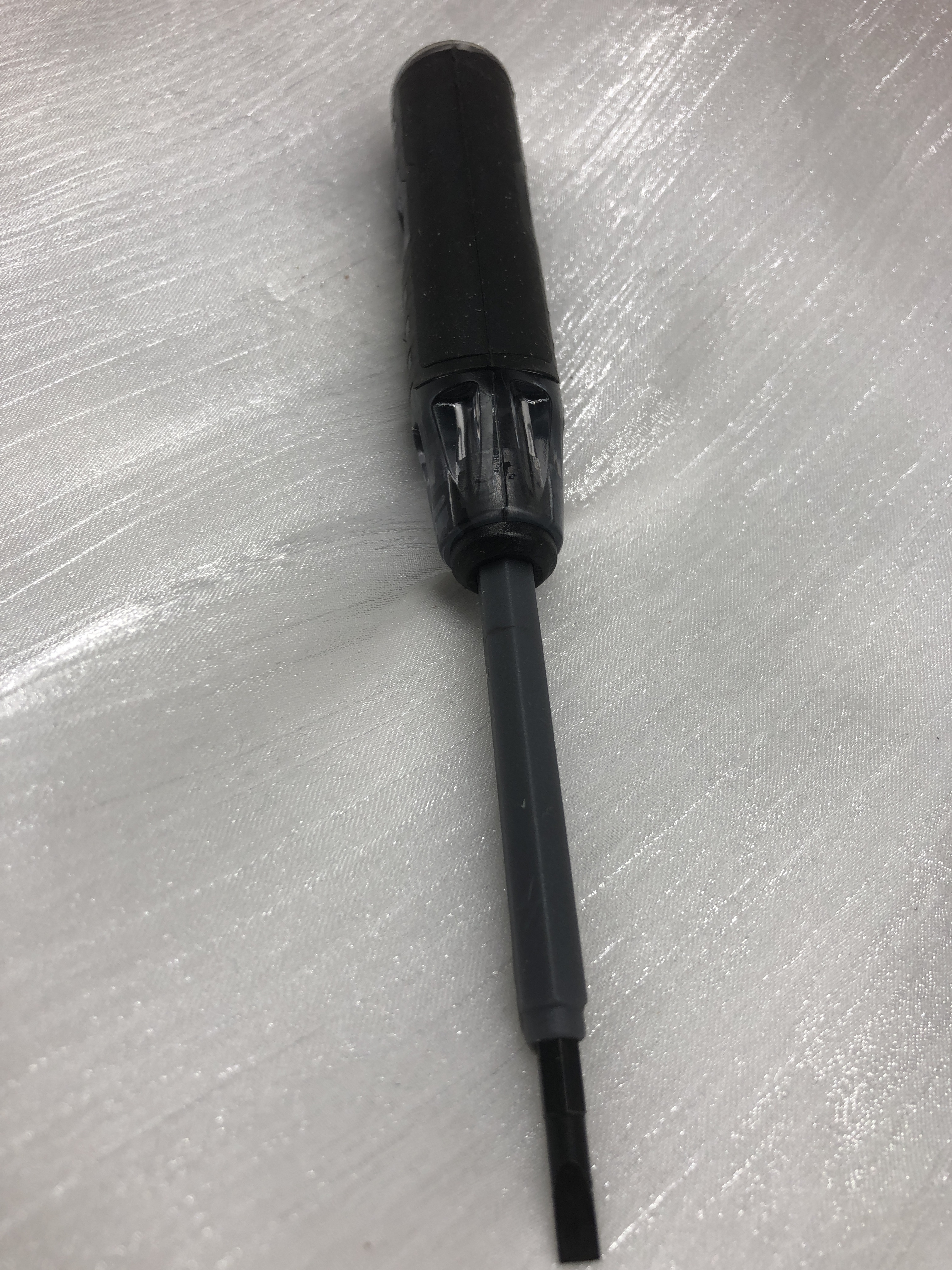 Quick and Easy Voltage Detection with Test Pens