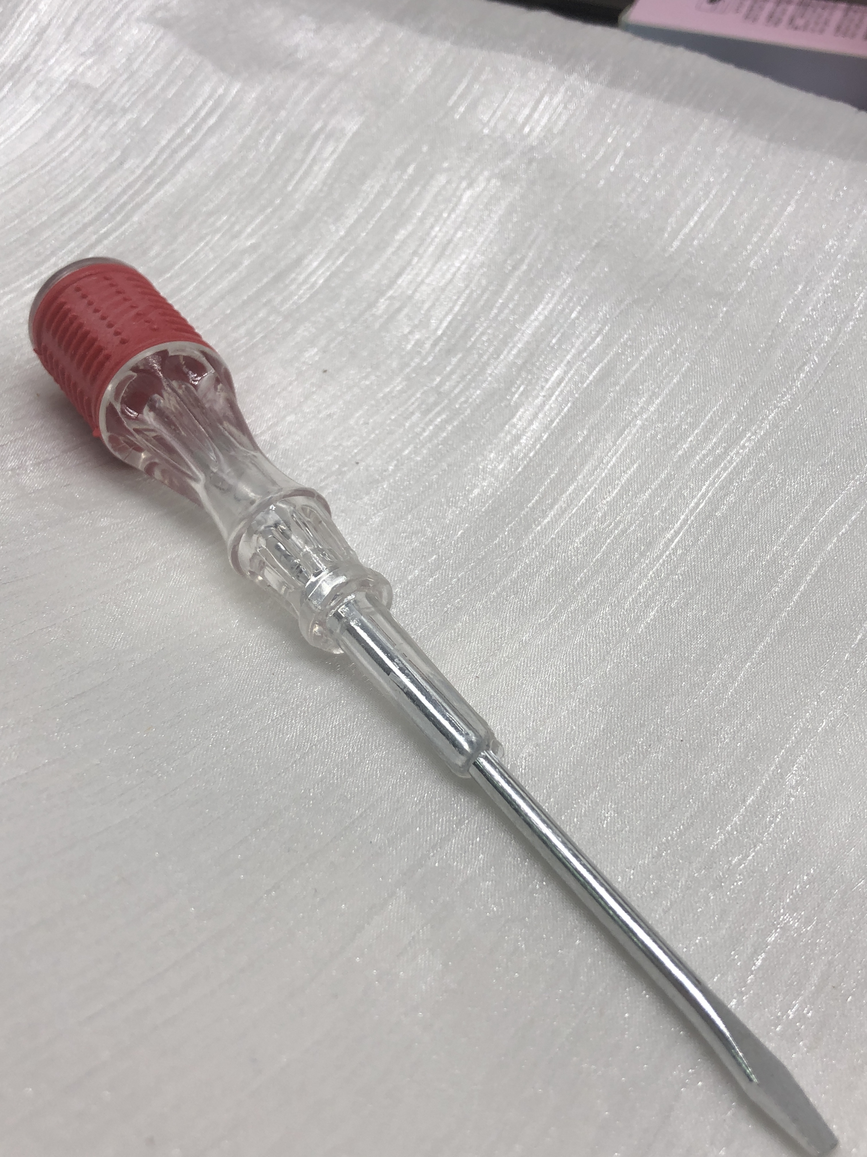 Single indicator silent voltage test pen for electricians