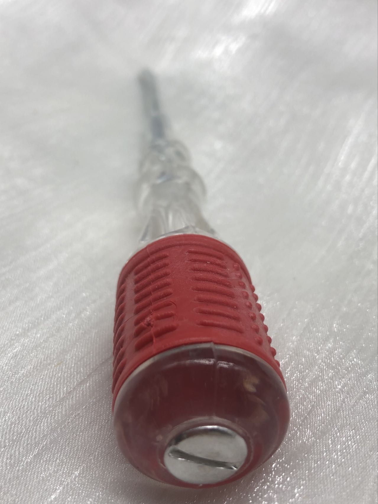 Single indicator silent voltage test pen for electricians