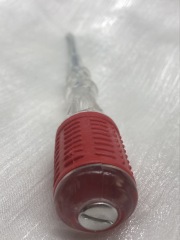 Single indicator silent voltage test pen for electricians