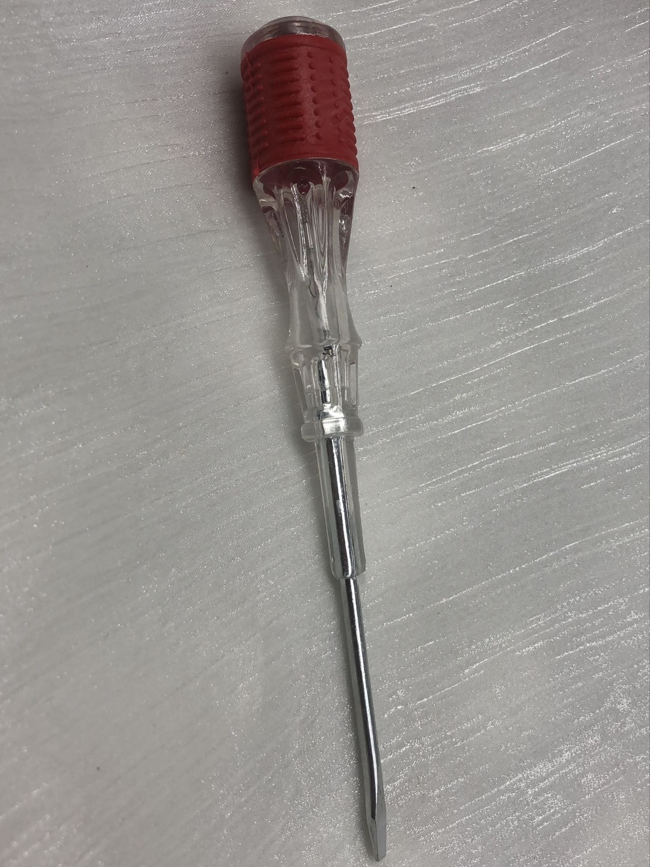 Single indicator silent voltage test pen for electricians