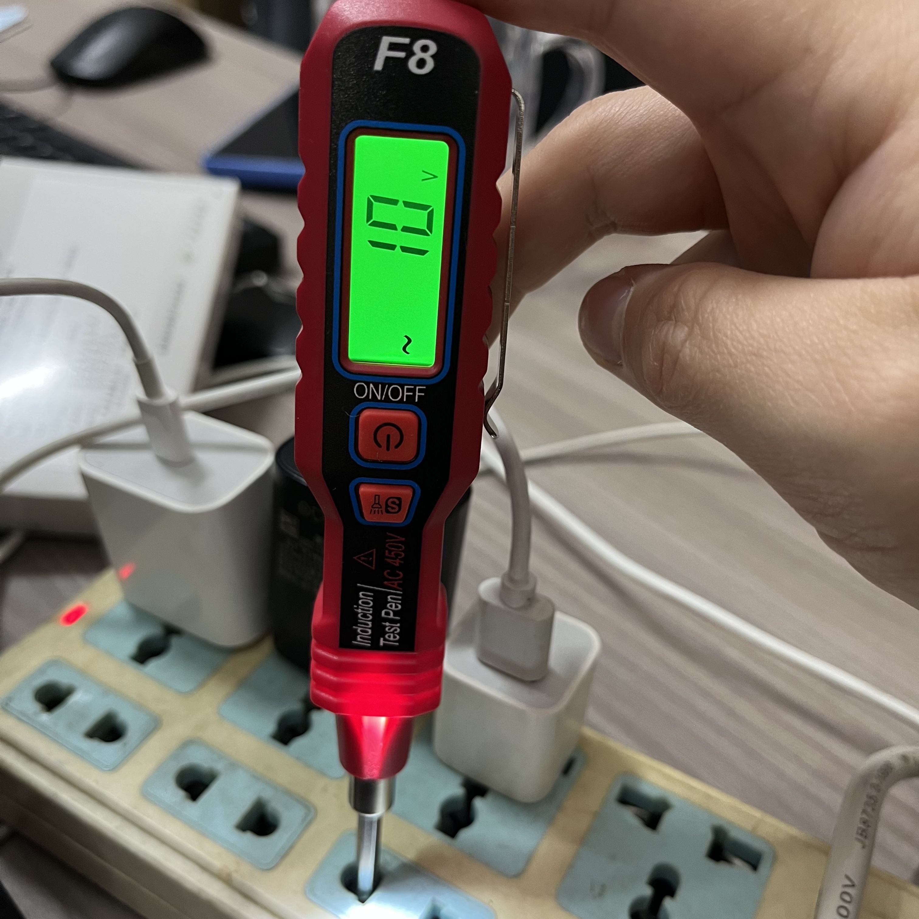 Intelligent non-contact voltage tester with audible and visual alarm function – a multi-functional AC/DC circuit breaker finder suitable for home circuit testing.