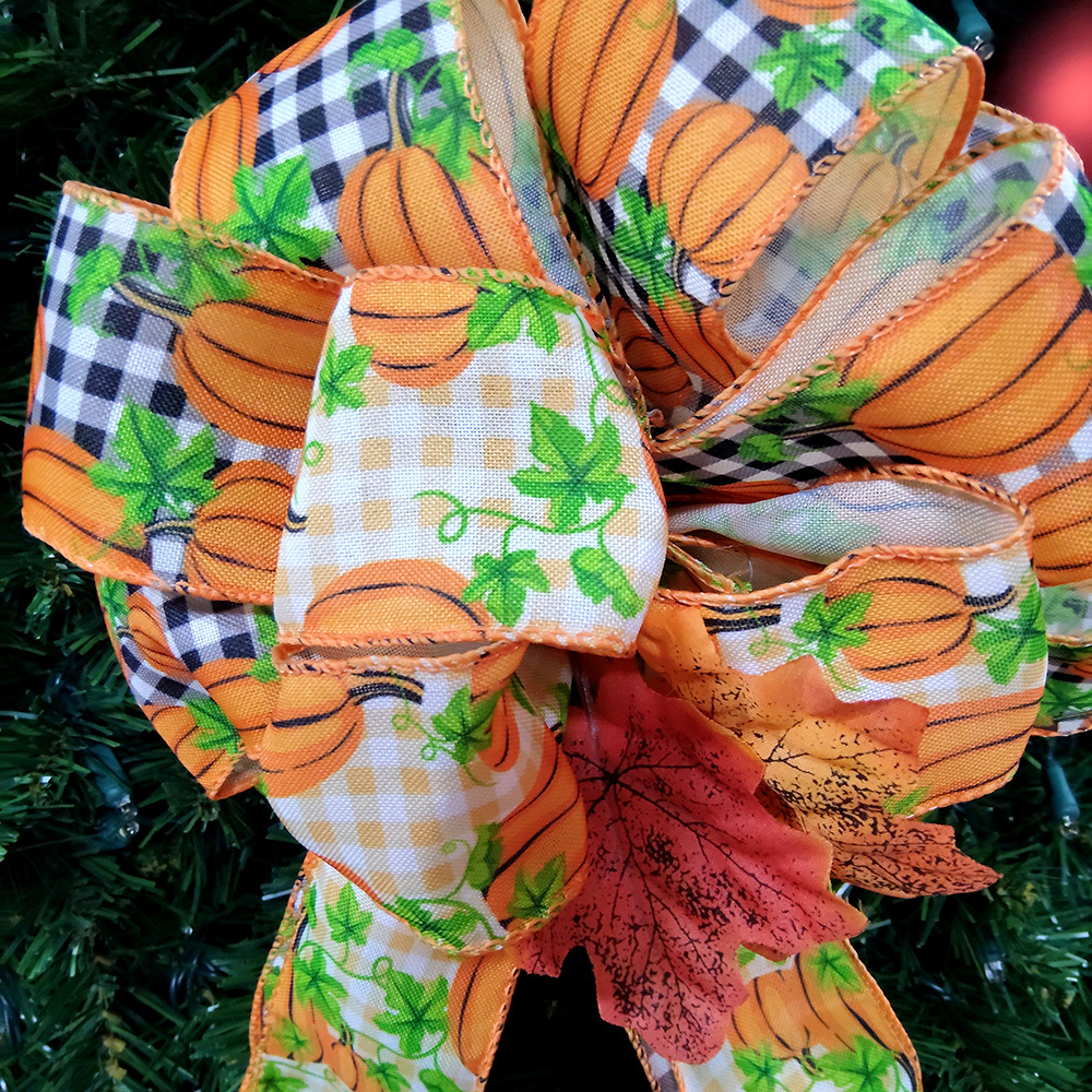 Handcrafted Pumpkin-Patterned Christmas Bow with Black & White Checkered Design Featuring Autumn Leaves & Faux Fur Trim | Rustic Holiday Decoration for Wreaths, Gifts & Mantel Ornaments