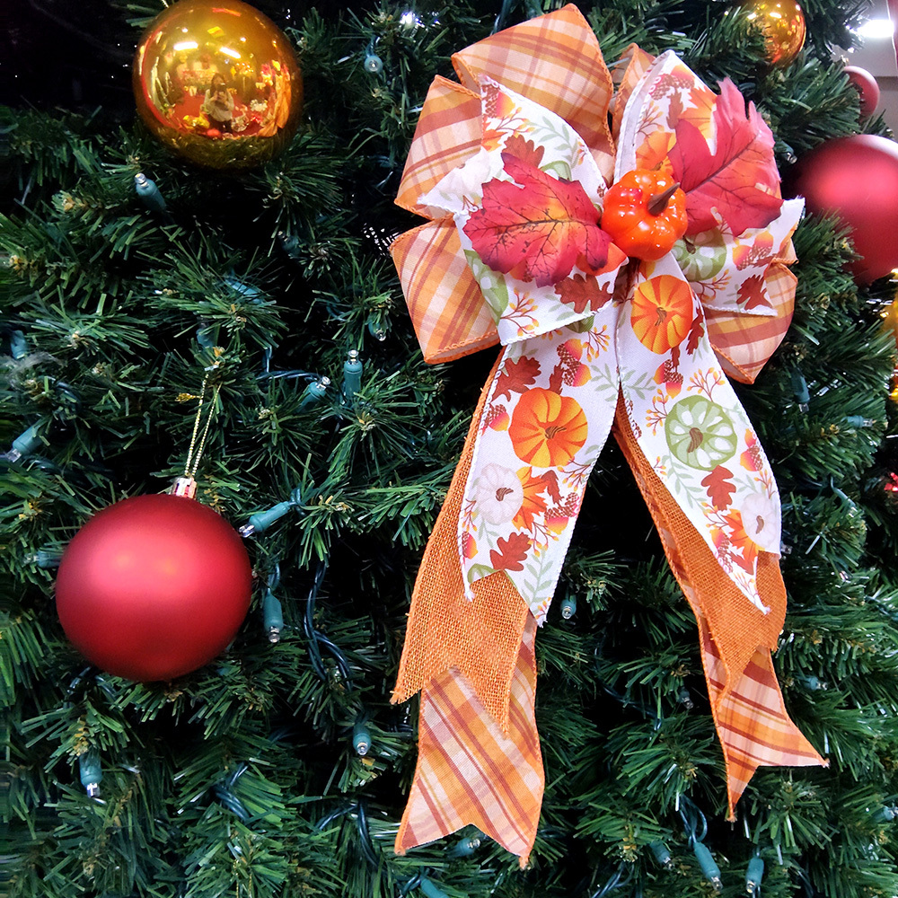 Autumn Pumpkin & Red Leaf Plaid Bow | Rustic Fall-Themed Christmas Decoration for Wreaths, Gifts & Mantel Ornaments (Textured Fabric with Metallic Gold Accents)