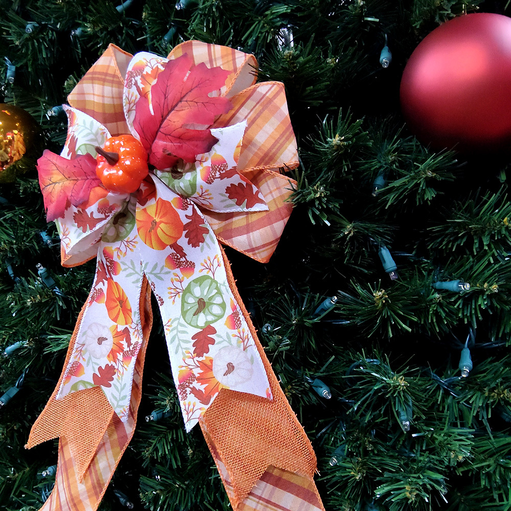 Autumn Pumpkin & Red Leaf Plaid Bow | Rustic Fall-Themed Christmas Decoration for Wreaths, Gifts & Mantel Ornaments (Textured Fabric with Metallic Gold Accents)