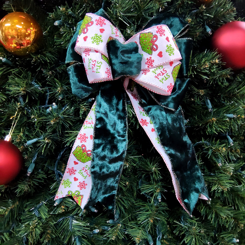 Classic Green Christmas Decorative Bow with Festive Prints – Holiday Ribbon for Gifts, Wreaths & Trees