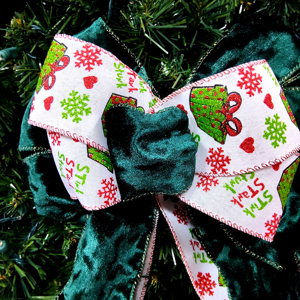 Classic Green Christmas Decorative Bow with Festive Prints – Holiday Ribbon for Gifts, Wreaths & Trees