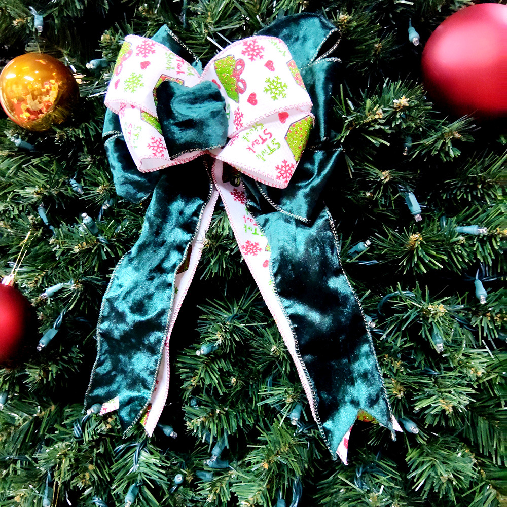 Classic Green Christmas Decorative Bow with Festive Prints – Holiday Ribbon for Gifts, Wreaths & Trees