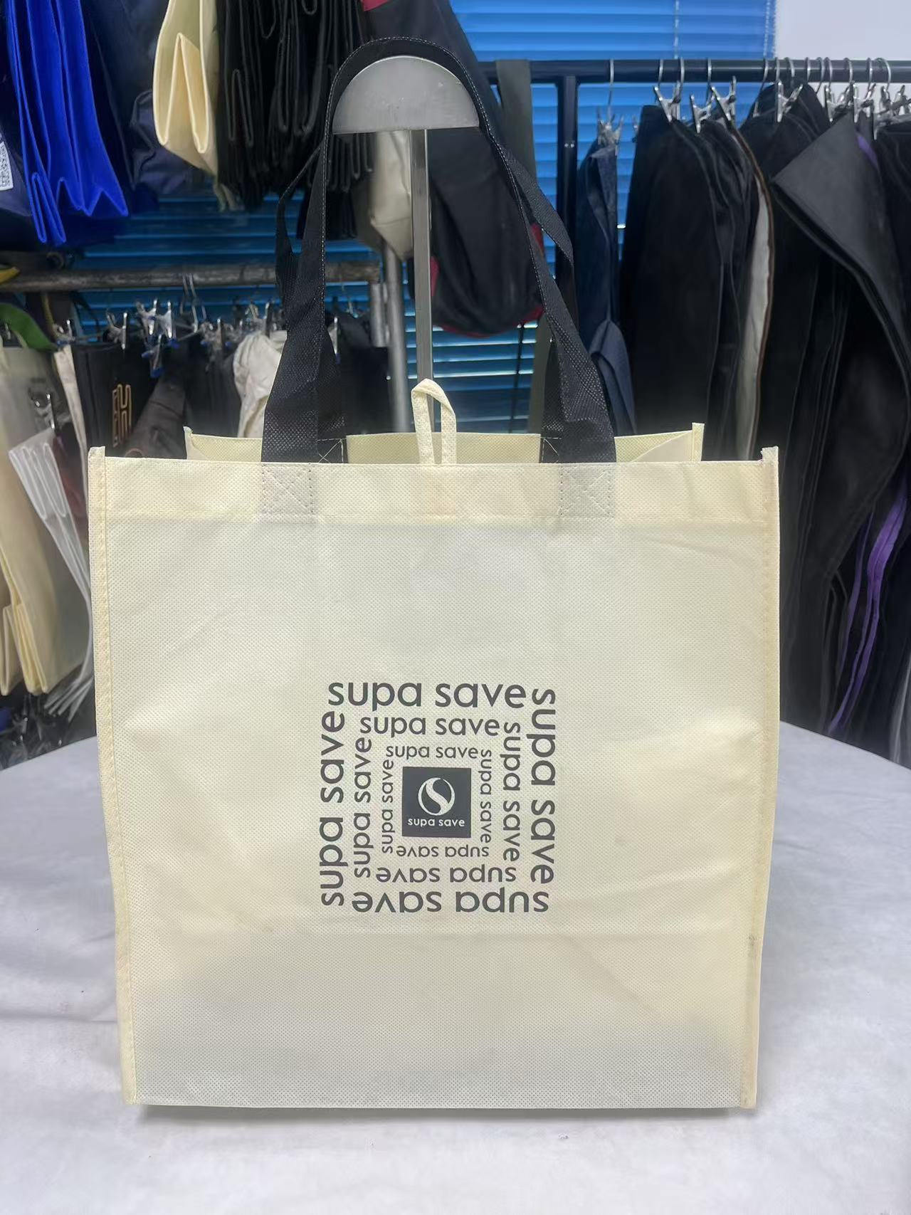 Non-woven shopping bag