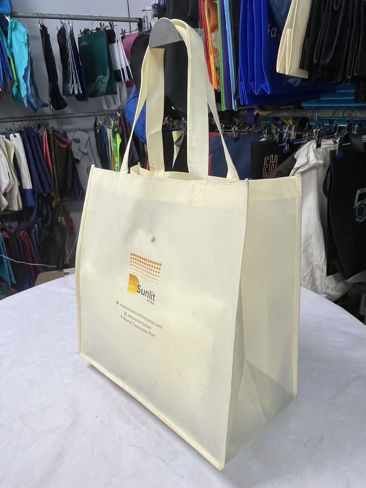 Non-woven shopping bag