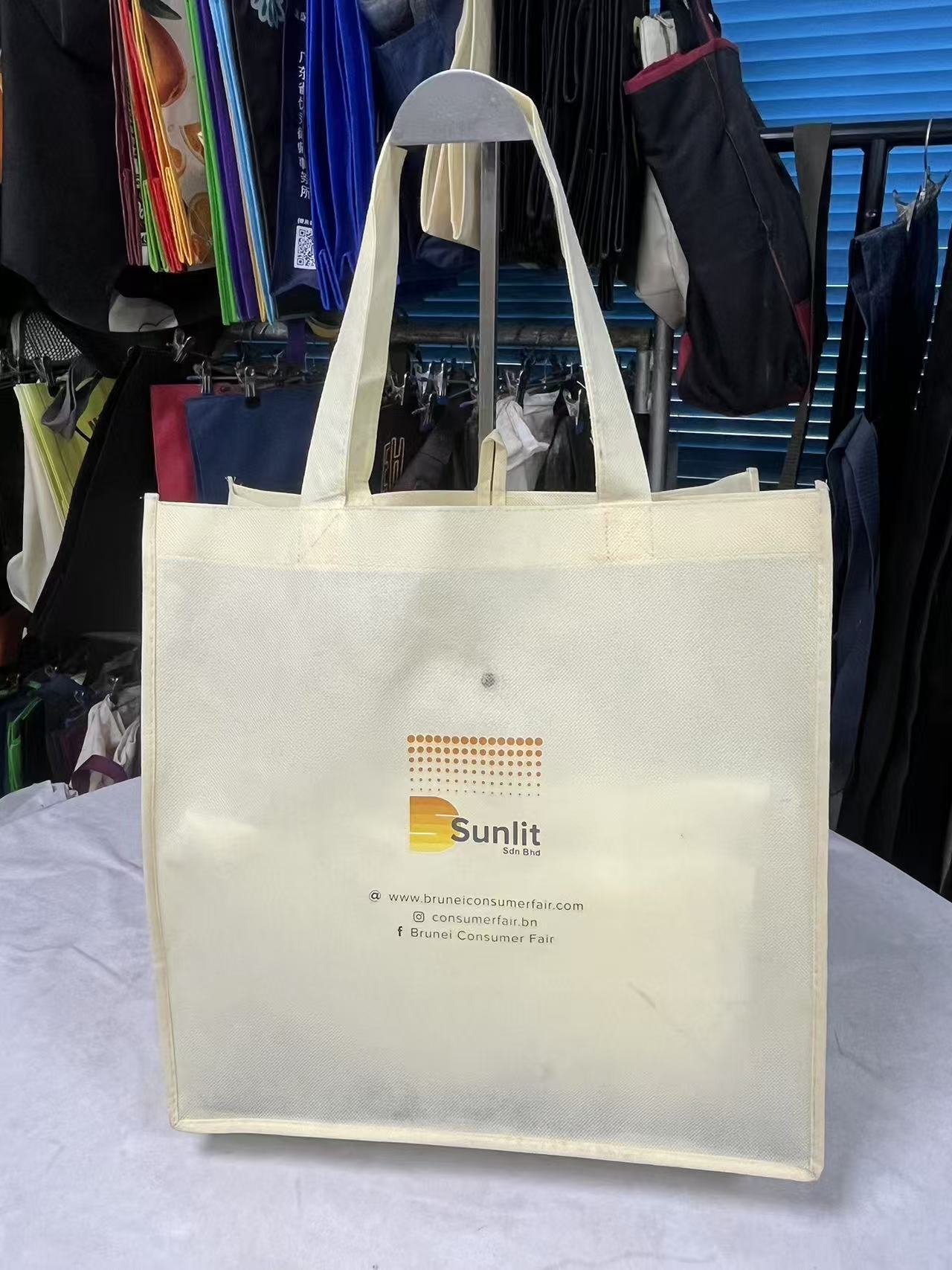 Non-woven shopping bag