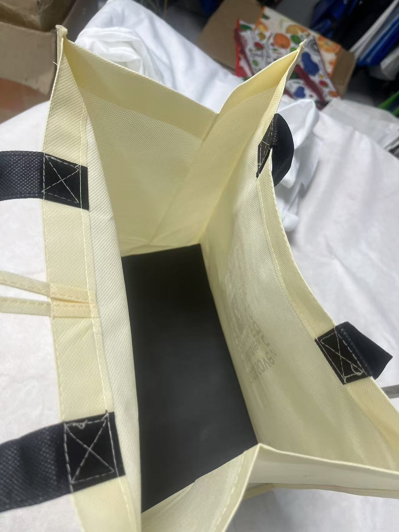 Non-woven shopping bag