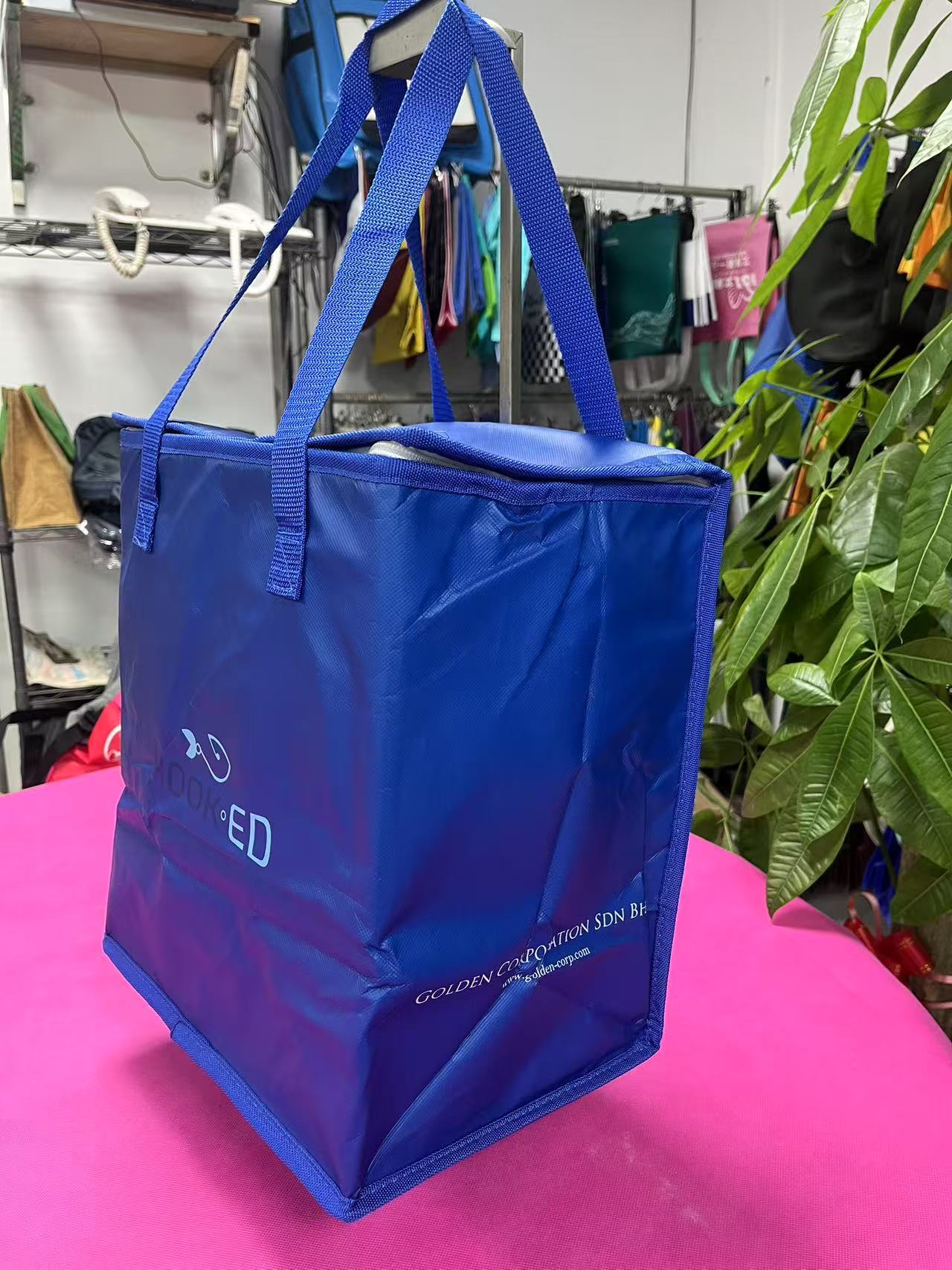 Non-woven film aquatic insulation bag