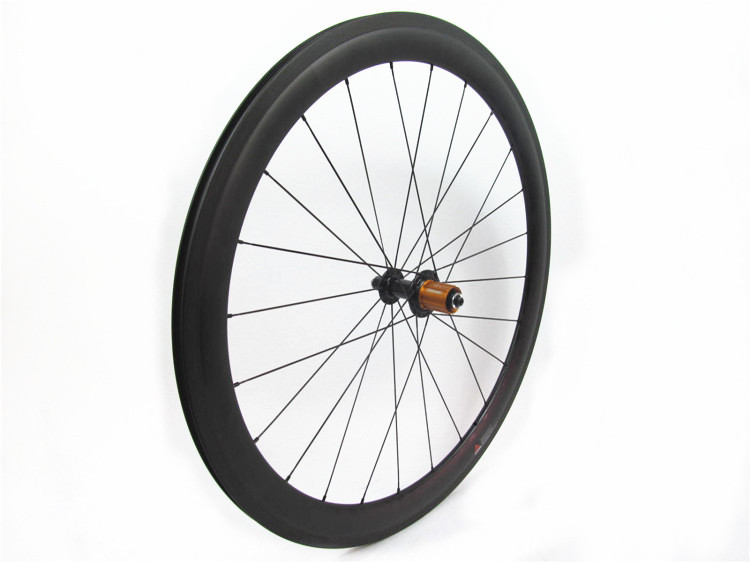 Classic 25mm wide Tubeless built with Edhub 20H/24H