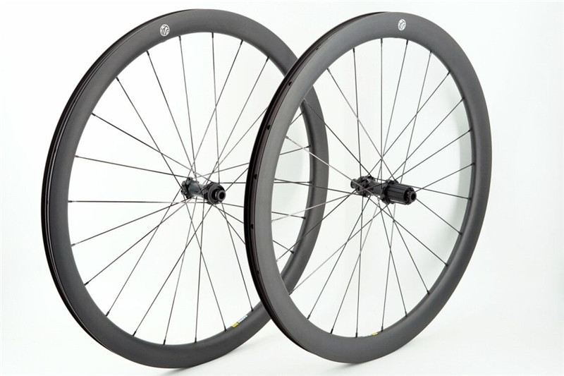 Gravel Wheelset built with DT Swiss 180 EXP hub
