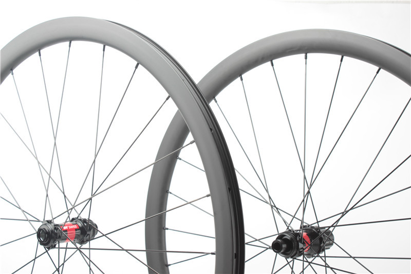 Classic Disc DT Swiss 240 EXP built 25mm wide tubeless wheel set