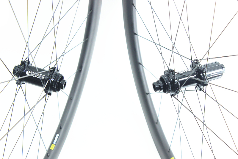 Gravel Wheelset built with Carbon-Ti X-HUB SP DISC 24H/24H