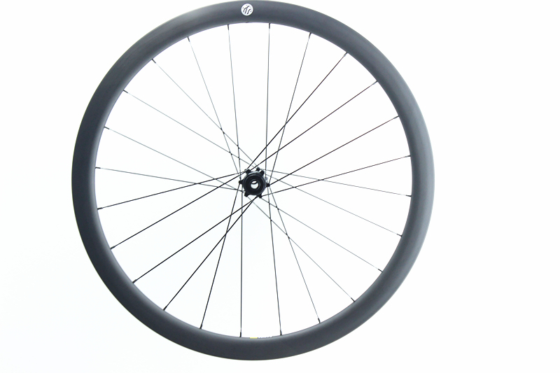 Gravel Wheelset built with Carbon-Ti X-HUB SP DISC 24H/24H