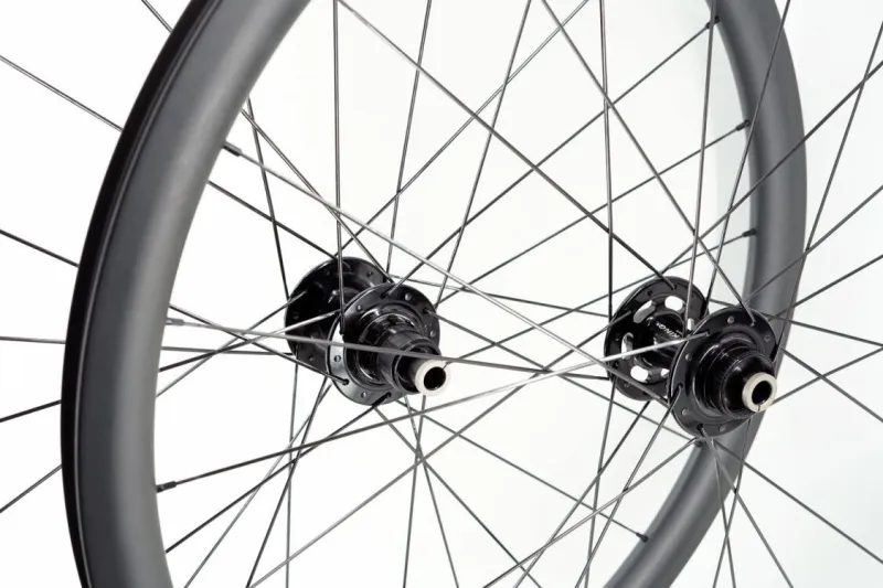 Feder 27mm/28mm(wide) Chris King R45 built tubeless wheel set