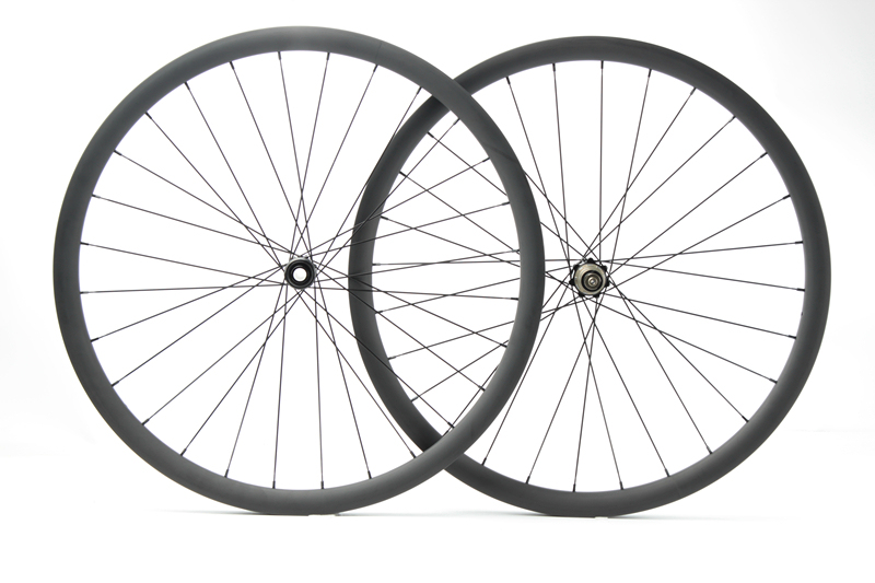 Gravel Wheelset built with Novatec D411/412SB Straight Pull Disc hub