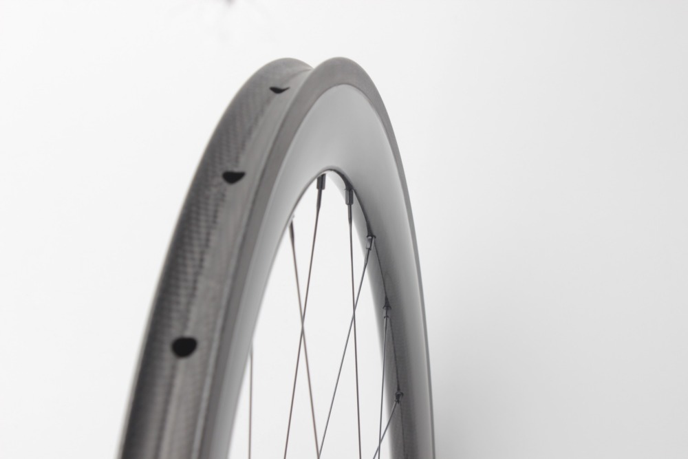 Classic 25mm wide Tubular built with DT Swiss 350 SP hub 20H/24H