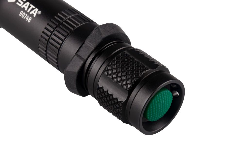 90748 SATA Long Throw Rechargeable Flashlight 555LM